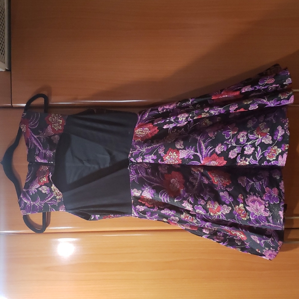 Alice + Olivia FOSS CUTOUT FLORAL-BROCADE DRES - Picture 4 of 5